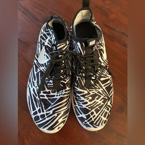 EUC women’s zebra Nike slip ons sneakers size 9.5